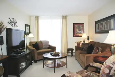 SPACIOUS 2 BEDROOM APARTMENT FOR RENT IN OWEN SOUND! SELECT APARTMENTS REVITALIZED WITH MODERN FINIS...