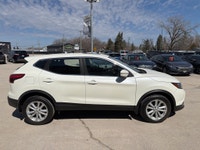 Drive smart with this well-equipped 2018 Nissan Qashqai SV—a compact SUV that blends efficiency, com... (image 5)