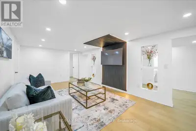 352 GRANDVIEW STREET S Oshawa (Donevan), Ontario