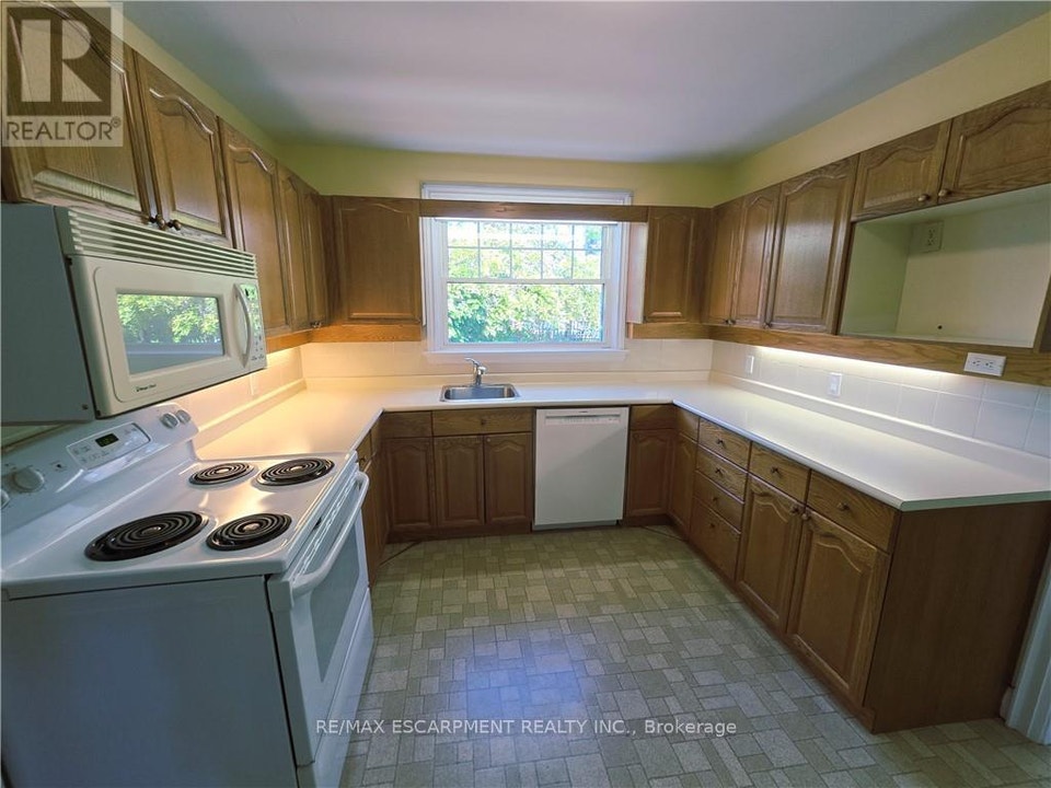 2047 JAMES STREET Burlington (Brant), Ontario 4