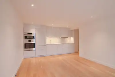 renovated two-bed, two-bath apartment near Peel - ID 671