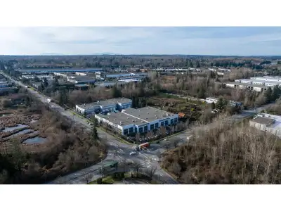 Situated at Parkland Business Centre in the industrial hub of Gloucester Industrial Estates, this hi...