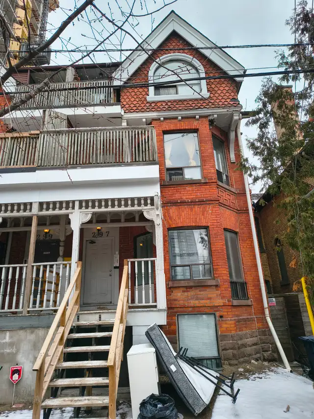 1 BEDROOM AT 297 SHERBOURNE STREET