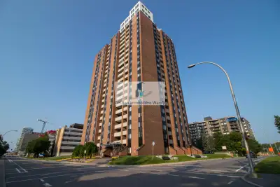 Très beau condo situé au centre-ville de Gatineau (Hull); Proche de tous les services (Banques, Stat...