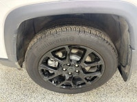 2025 Jeep Compass Altitude ALTITUDE | HEATED SEATS + WHEEL | SAFETY GROUP | R 4WD. Bright White Clea... (image 3)