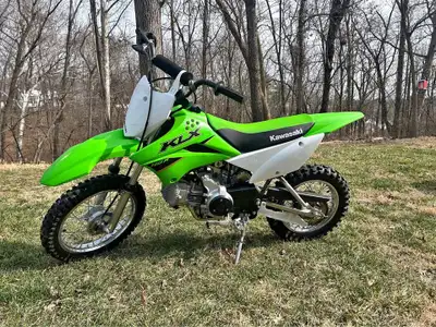 APPLY NOW: https://www.ridecollective.ca/get-pre-approved 2024 KAWASAKI KLX100R • Reliable 99cc four...