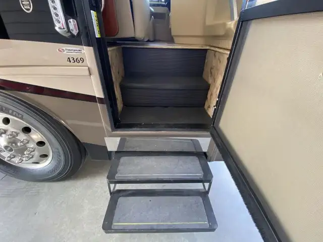 2014 Newmar Mountain Aire 4369 in RVs & Motorhomes in Abbotsford - Image 30