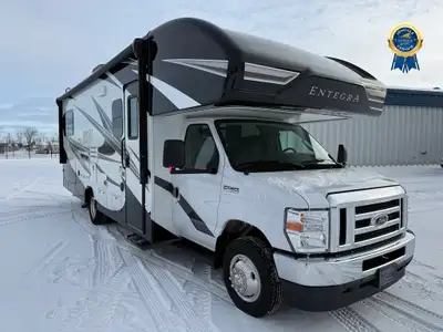 Superbe motorisé classe C Entegra Odyssey 25R 2023 bas kilométrage belle division a voir !!!!! We al...