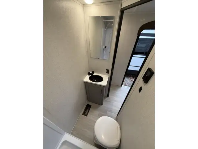 2026 KEYSTONE RV Hideout 291 BRWE in RVs & Motorhomes in Nelson - Image 36