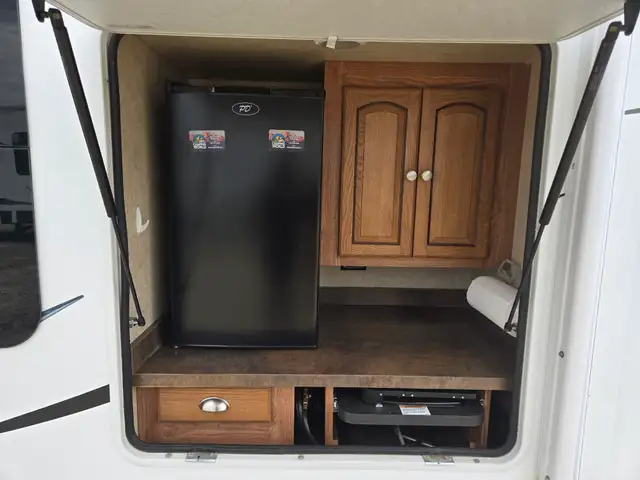 2016 Forest River FLAGSTAFF 8528 REWS in Travel Trailers & Campers in St. Albert - Image 8