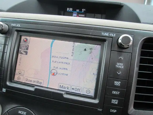 2011 Toyota Sienna Limited AWD in Cars & Trucks in City of Montréal - Image 7