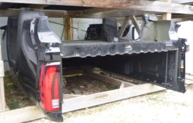 2020 - 2025 GMC Denali 8' HD 2500/3500 SRW Black Take off Truck in Auto Body Parts in Kitchener / Waterloo