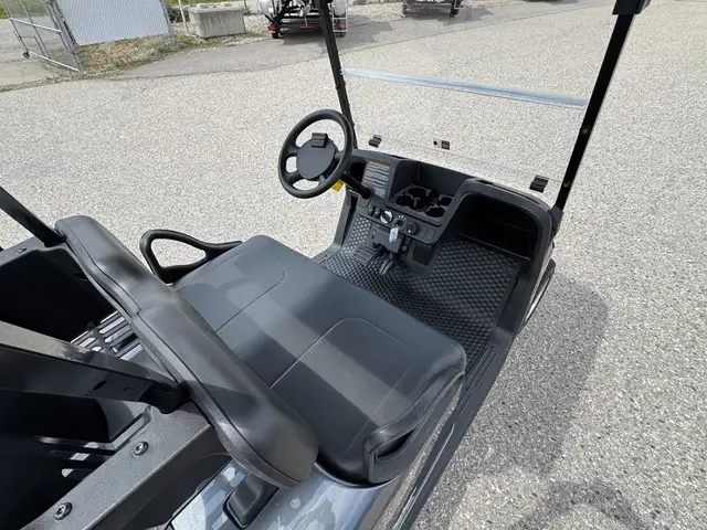 2025 E-Z-GO FREEDOM RXV ELITE LITHIUM -electric golf cart in ATVs in Prince Albert - Image 8