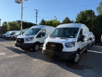 Under Full Factory Warrnaty 35,000 Kms from new. Fully Loaded with power options, divider, bluetooth... (image 4)