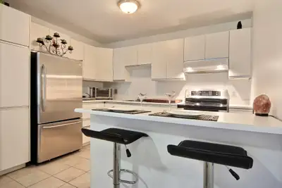 4 1/2 près Maxi LES SAULES (QUÉBEC) Facile d'accès : Lebourgneuf Ste-Foy (Sainte-Foy) Base militaire...