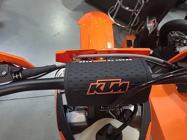 2025 KTM XC 300 in Dirt Bikes & Motocross in Calgary - Image 15