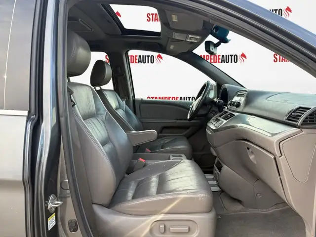 2010 Honda Odyssey EX-L | LEATHER | SUNROOF | 7 PASSENGER | POWE in Cars & Trucks in Calgary - Image 18