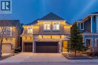 STEPS TO MAIN BEACH IN MAHOGANY ~ Easy semi private lake access...Welcome to this exceptional triple...