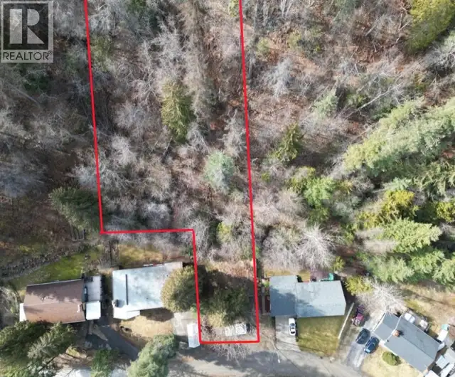 800 LYNNWOOD Crescent Castlegar, British Columbia in Land for Sale in Nelson - Image 3