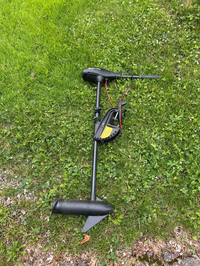Electric motor Minn Kota 44lbs with battery and charger.62863279210499121