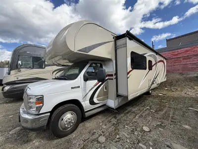 Welcome to Rock Island RV ONLY 6500 ORIGINAL KMS !!!!!!!!!! Full wall slide, Fully serviced in and o...