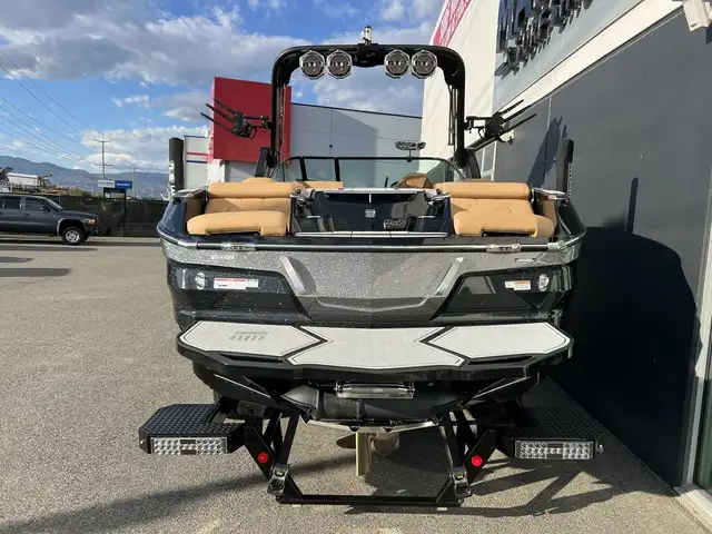 2022 Mastercraft X26 in Powerboats & Motorboats in St. Albert - Image 8