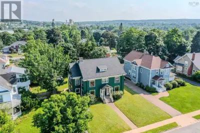 This side-gabled Georgian Revival home, situated on the ever-popular Smith Avenue is sure to excite...