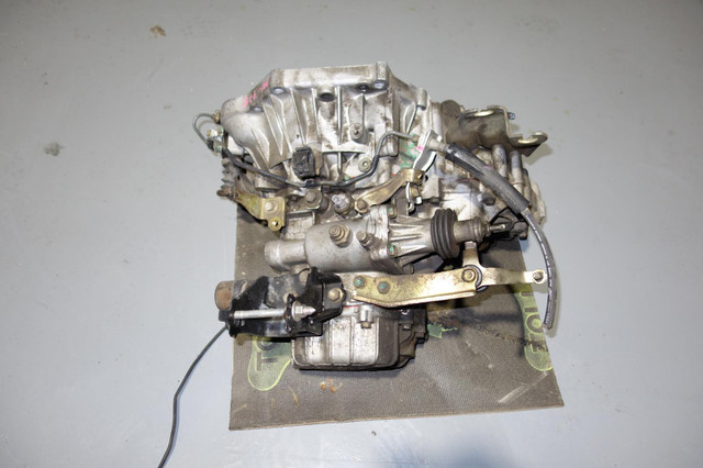 JDM Toyota Corolla Matrix Pontiac Vibe 5speed Transmission 03-08 in Transmission & Drivetrain in Mississauga / Peel Region