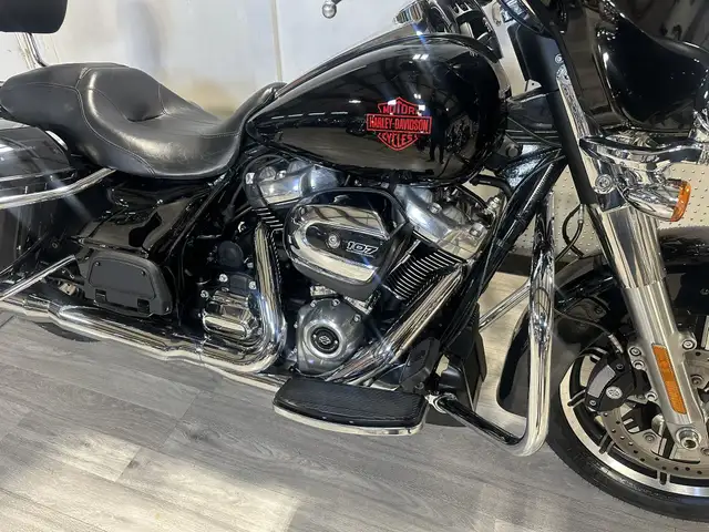 2019 Harley-Davidson ELECTRA GLIDE STANDARD in Street, Cruisers & Choppers in London - Image 4