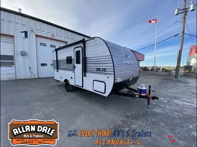 TheJayco Jay Flight SLX 170BH Sport Editionis a compact and versatile travel trailer, perfect for sm...