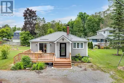 Charming Lake Simcoe Lease Opportunity! Welcome to this beautifully renovated home located just step...