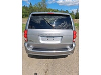 2017 dodge grand caravan sxt plus cuir mags 2 chauffage cruise 4 vitres électriques propre roule bie... (image 6)