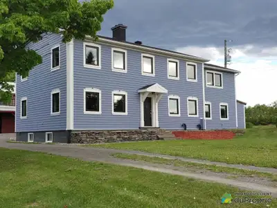 Belle grande propriété à 35 minutes du centre-ville de Québec! Grande terre qui va du fleuve Saint-L...