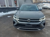 4Motion All Wheel Drive Two Tone Leather Interior Panoramic Sunroof Digital Cockpit Apple Carplay An... (image 7)