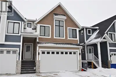 Welcome to this stunning 1,776 sq. ft. executive-style townhouse in Warman, offering a unique two-st...