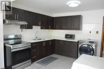 MAIN - 137 MARKHAM STREET Toronto (Trinity-Bellwoods), Ontario