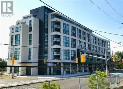 Welcome to Visto Condos in the Heart of the City. This 897sq ft. 2 Split Bedroom + Den, 2 Bathroom s...