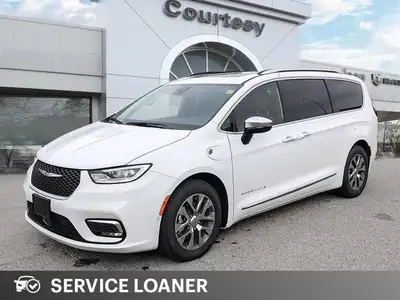 This 2023 Chrysler Pacifica Hybrid Pinnacle boasts a luxurious Black w/Black & Caramel leather inter...