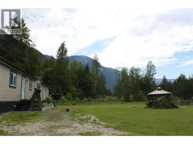 3015 6 Highway Nakusp, British Columbia in Houses for Sale in Nelson - Image 28