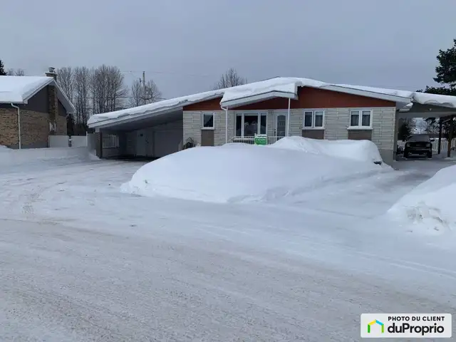 $595,000 - Intergenerational for sale in St-Honore-De-Chicoutimi in Houses for Sale in Saguenay - Image 2