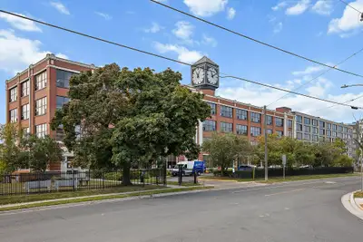Building Description $1000 OFF FIRST MONTHS RENT FOR MILITARY & EMERGENCY RESPONDERS* *Conditions ap...