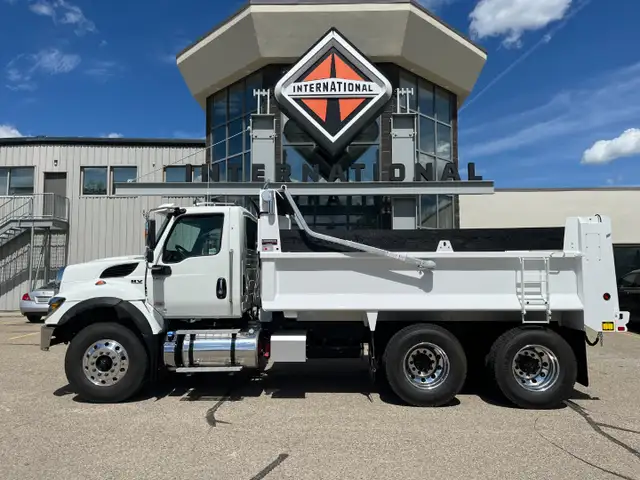 New 2026 International HV gravel truck, Cummins L9 370HP, AUTO!! in Heavy Trucks in Saskatoon - Image 4