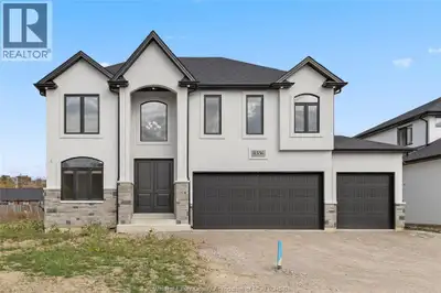 Custom-Built Luxury just Minutes from the City. Discover the perfect blend of country living and con...