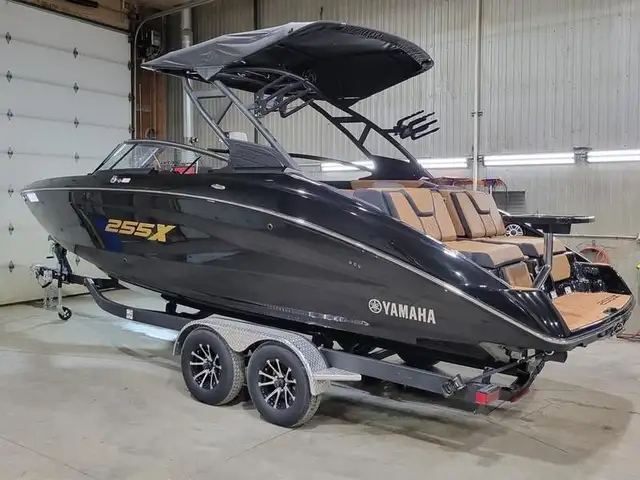 2025 Yamaha Boats 255XD in Powerboats & Motorboats in Saskatoon - Image 4