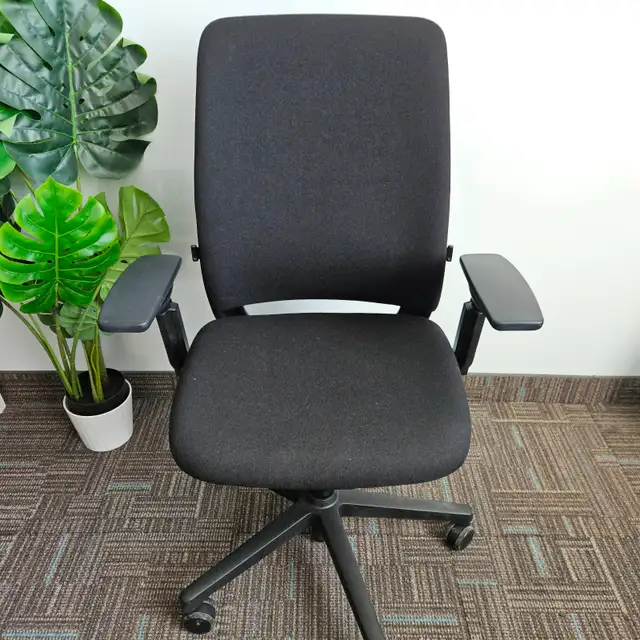 Steelcase Amia ergonomic office chair FREE DELIVERY in Chairs & Recliners in City of Toronto - Image 4