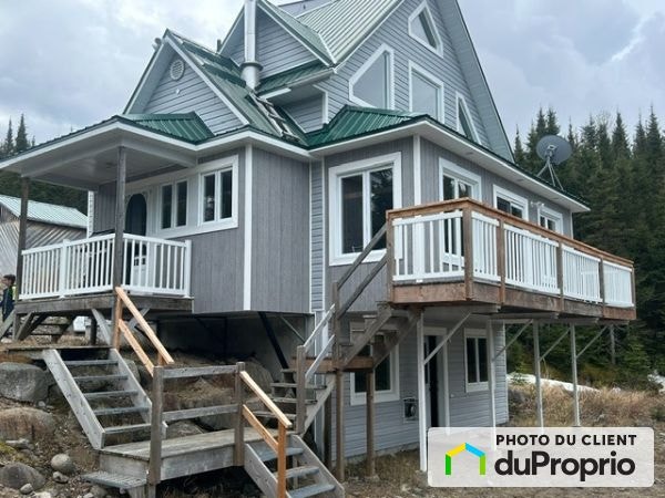$475,000 - Cottage for sale in Mont-Valin — photo 1