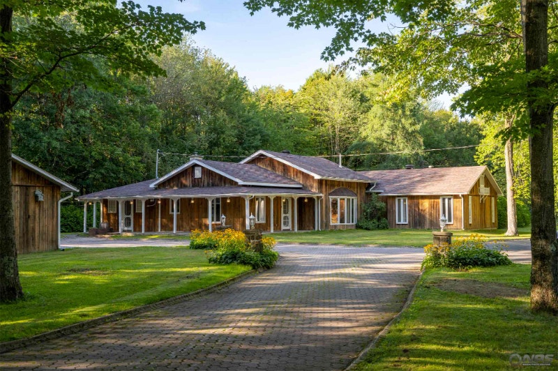 StLucien (CentreduQuébec) Domaine de 20 acres avec écurie