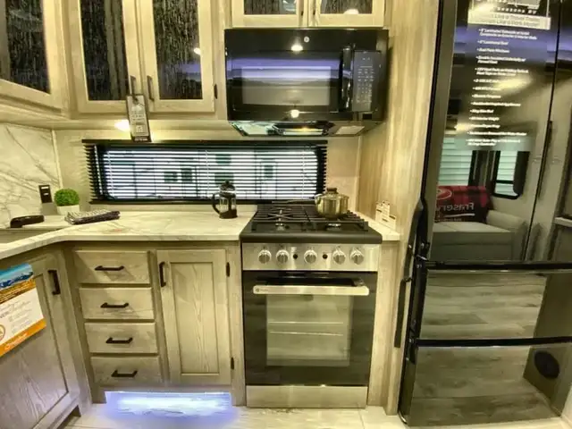 2025 EAST TO WEST Alta 3100KXT in Travel Trailers & Campers in Bedford - Image 28