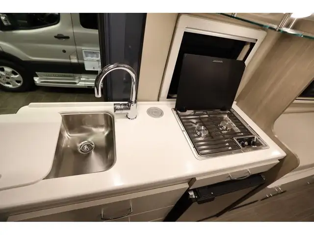 2022 Thor Motor Coach Tellaro Sequence / tellaro 20A Classe B av in Travel Trailers & Campers in Laval / North Shore - Image 11