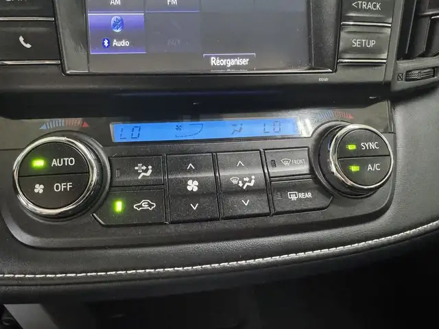 2018 Toyota RAV4 AWD XLE in Cars & Trucks in Longueuil / South Shore - Image 27